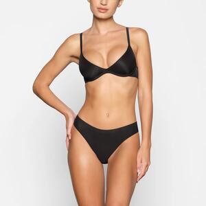 SKIMS Weightless Scoop Bra Onyx Lightly Lined Smoothing Lightweight 30D NEW